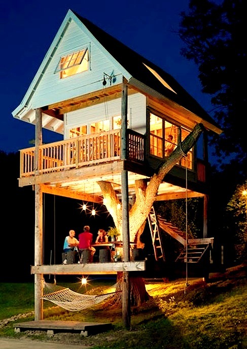 Two Story Treehouse, Wisconsin